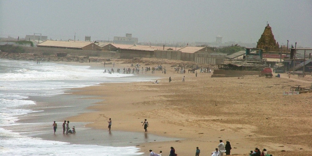 Manora beach eventually start to refurbish for karachities