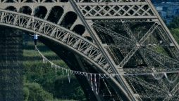 French daredevil takes hair-raising Seine tightrope walk