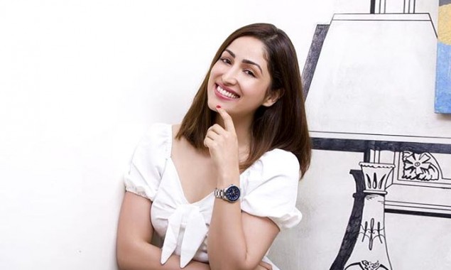 Yami Gautam looks entralling in beautiful floral printed blouse and skirt