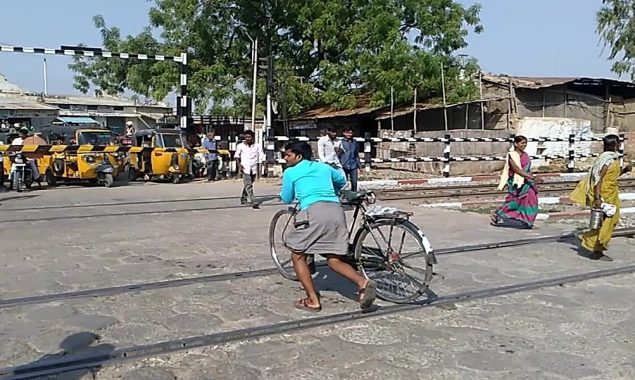 India: This viral footage shows how people ignore railway crossing safety guidelines