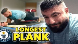 Athlete keeps plank position for more than 9 hours