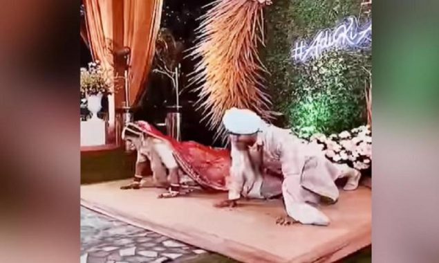 Watch video: The bride and groom do push-ups onstage