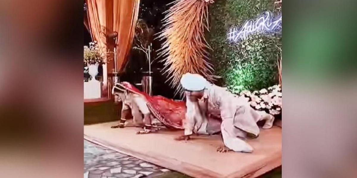 Watch video: The bride and groom do push-ups onstage
