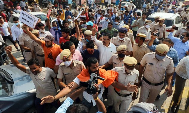 Dozens detained in India for disrupting Muslim prayers