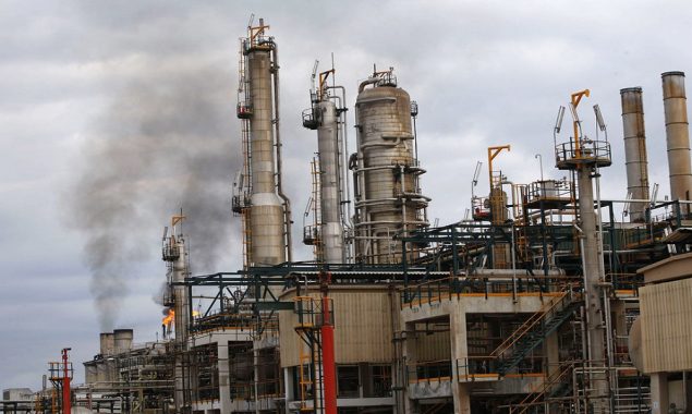 Libya fighting damages key oil refinery