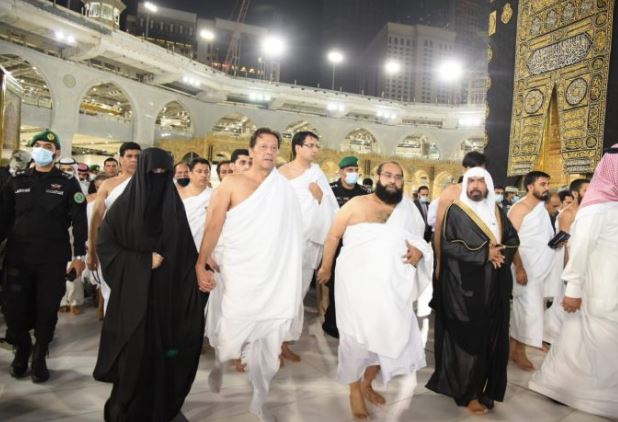 Watch: PM Imran Khan performs Umrah pilgrimage with first lady
