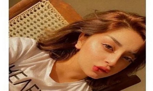 Alizeh Shah sizzles in her latest photo