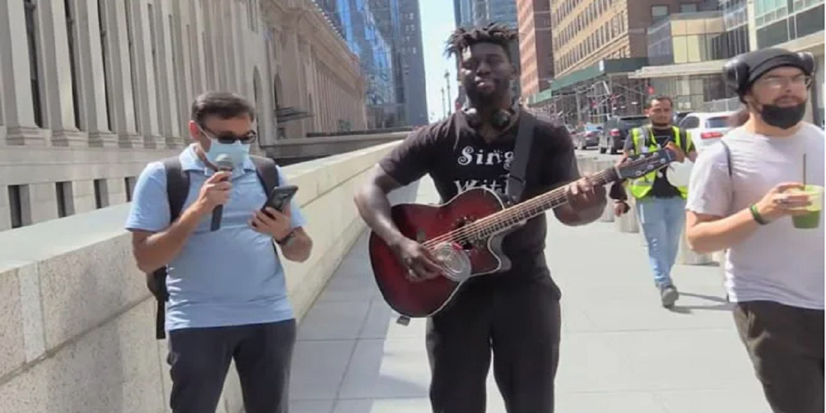 Viral: Indian man steals the show in New York Street