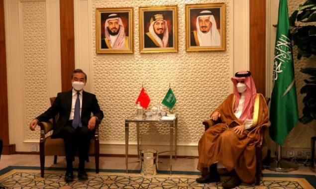 Chinese, Saudi Arabian FMs talk over phone on ties, cooperation
