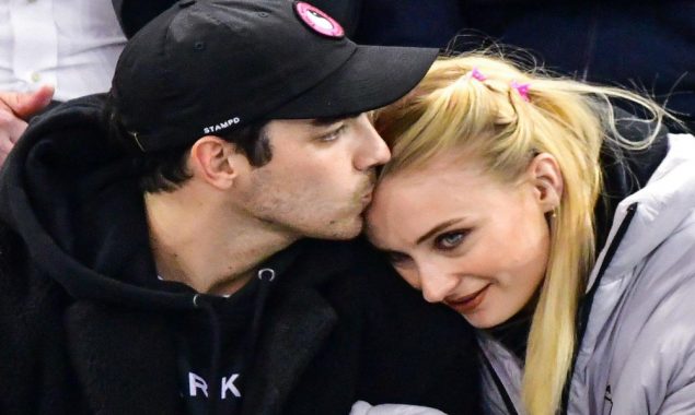 Joe Jonas, wife Sophie Turner share loved up moment in matching outfits