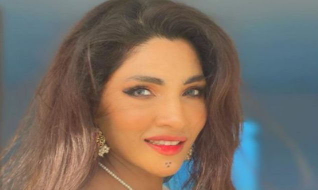 Photos: Zhalay Sarhadi looks beatific in white saree