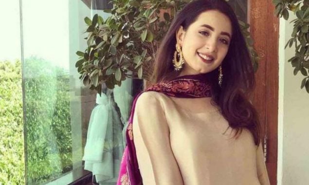 Komal Aziz shares a picture with which Bollywood star? see photo