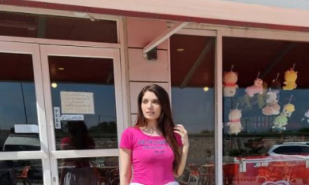 Saeeda Imtiaz looks breathtaking in new alluring picture