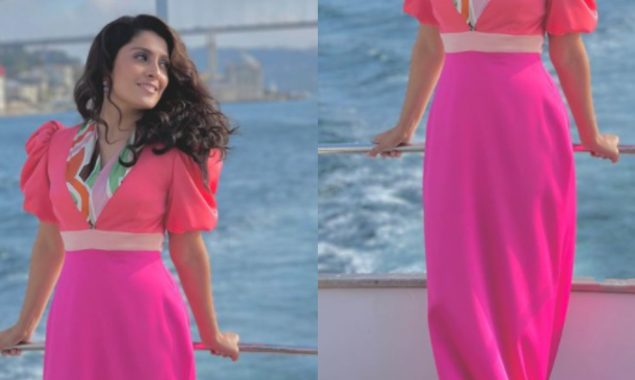 Ayeza Khan shows us how to look pretty in pink outfit