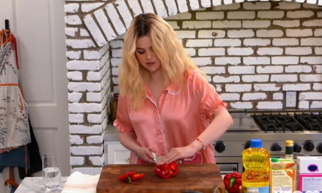 Selena Gomez flaunts her adorable platinum hair in her cooking show