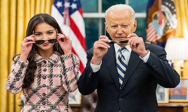 Olivia Rodrigo discusses M&Ms and other gifts from Joe Biden during her White House visit.