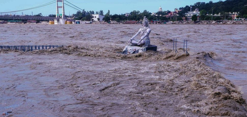 15 dead as heavy rains batter northern India