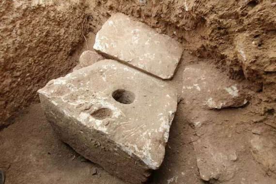 Archaeologists find 2,700-year-old toilet cubicle in Jerusalem