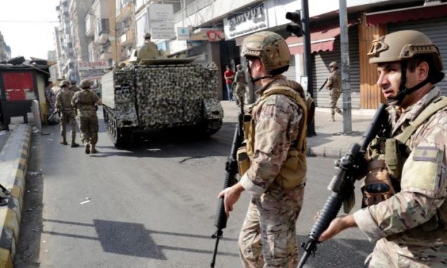 Lebanese army patrols the clash area