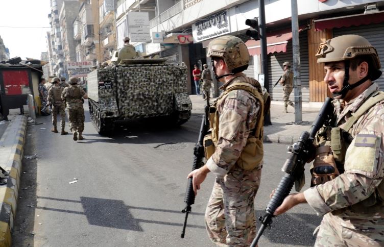 Lebanese army patrols the clash area