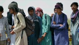 Afghans flock to Iranian border, but few can cross