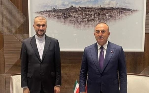 Iranian, Turkish FMs discuss ties, regional issues