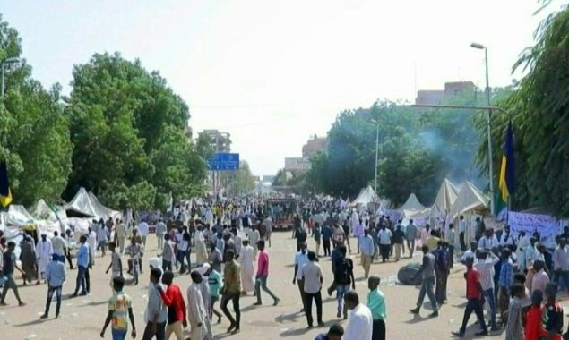 rival sudan camps on streets
