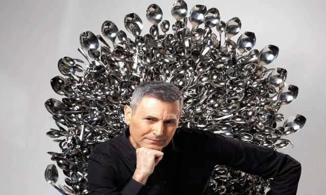 Uri Geller claims aliens are to blame for the Facebook outage