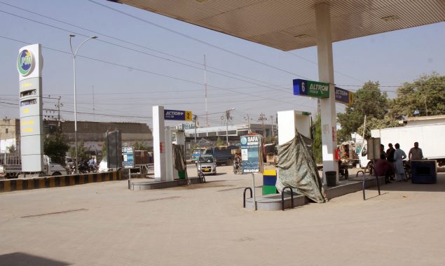 Petroleum crisis deepens as govt, dealers still at loggerheads