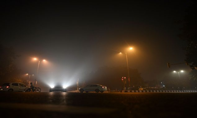 Delhi wakes to post-Diwali smog