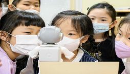 Seoul trials pint-sized robots in nursery schools