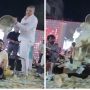 Bucketful of cash poured on Gujarati folk singer during a performance