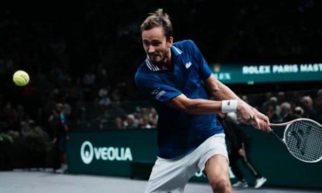 Medvedev puts Djokovic number one record hopes on hold