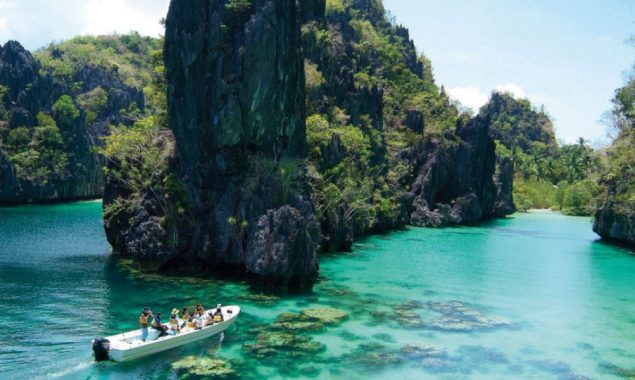 Philippines reopens to vaccinated tourists next week