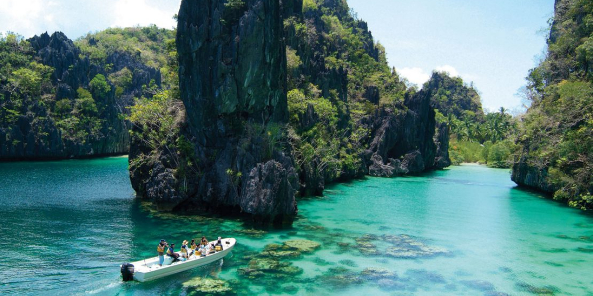 Philippines reopens to vaccinated tourists next week