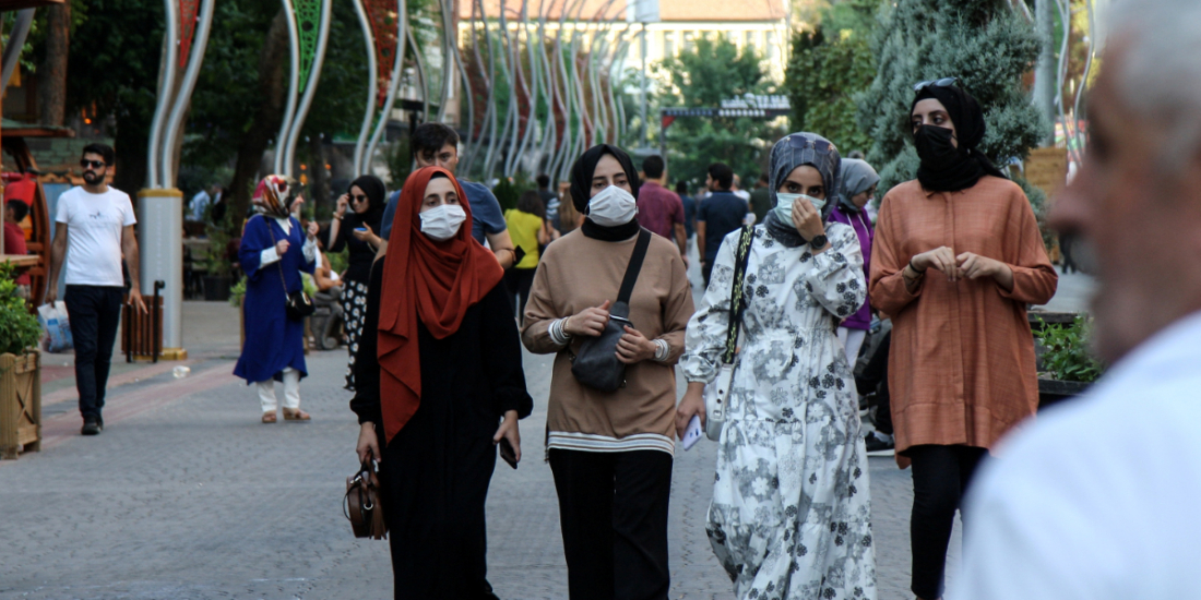 Turkey reports 25,101 daily COVID-19 cases