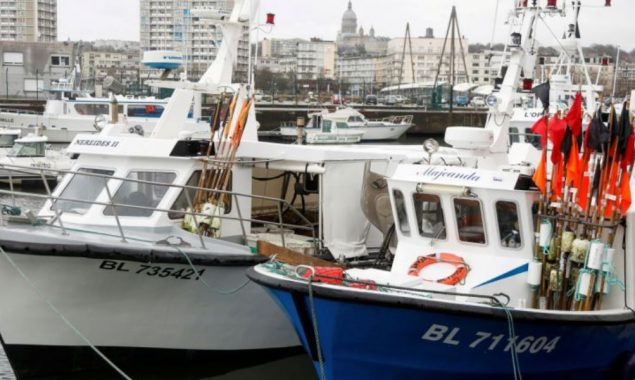 France vows not to ‘abandon’ fishermen in UK dispute