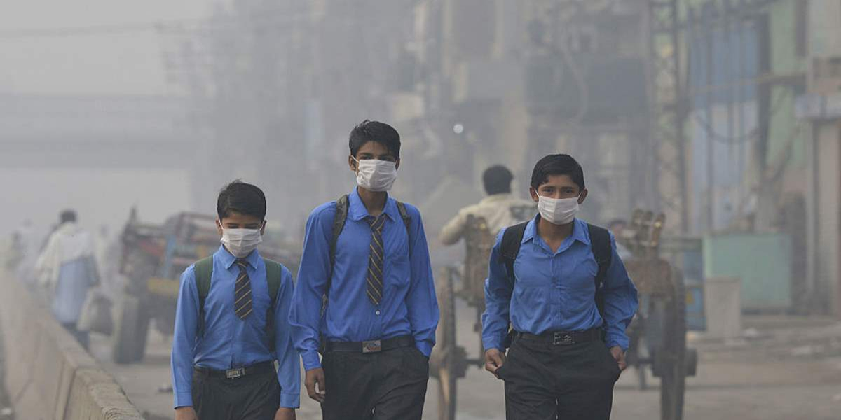 Smog chokes Lahore as toxic air pollution soars