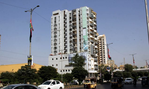 Karachi police baton-charge protestors outside Nasla Tower, break Bol’s camera