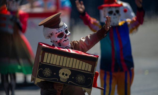 Mexico City comes alive for Day of Dead parade