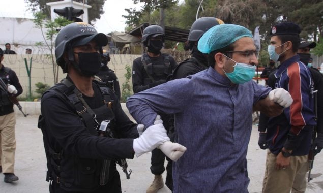 Police arrest 19 doctors for blocking road in Quetta