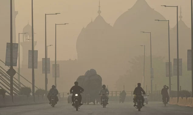 ‘Find a solution,’ say residents as smog blankets Lahore