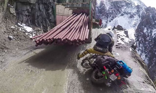 Biker avoids an accident while overtaking a truck on the Zojila pass