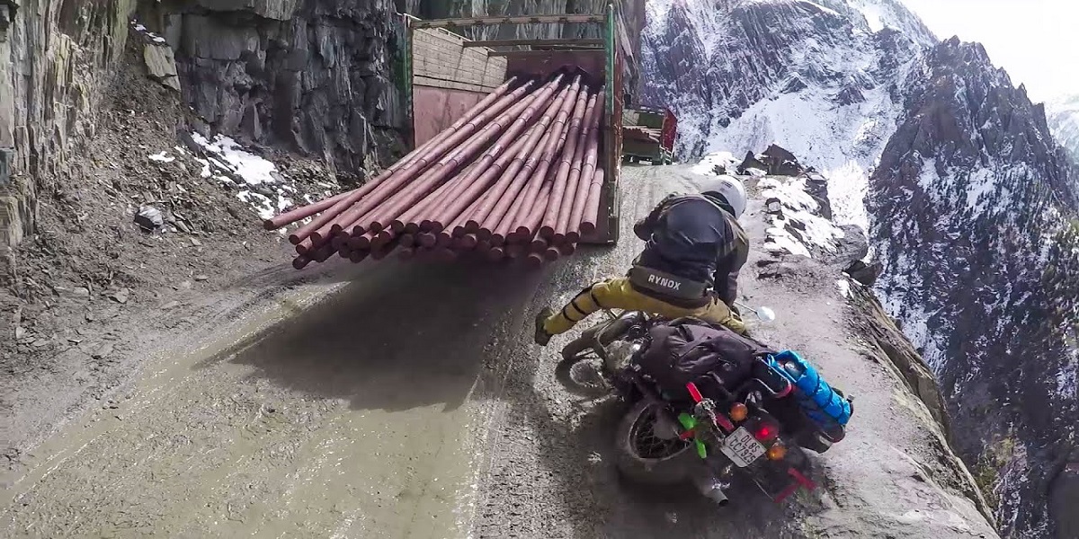 Biker avoids an accident when he tries to overtake a truck on the Zojila pass