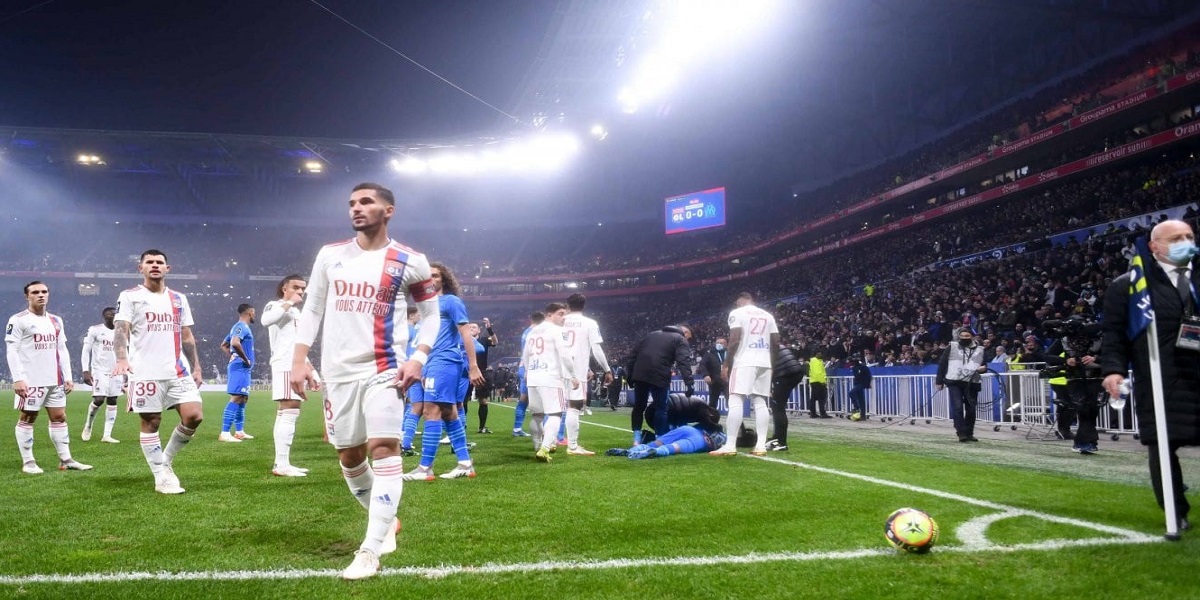 Lyon-Marseille match abandoned after Payet struck by bottle