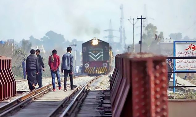 Railroad accidents haunt Pindi: Growing population, unplanned growth along the tracks passing through the garrison city put people’s lives at risk