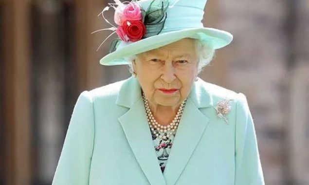 Is this Christmas going to be the Queen’s last semi-harmonious one?