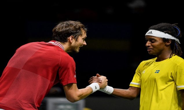 Russia sweep past Swedish brothers to reach Davis Cup semi-finals