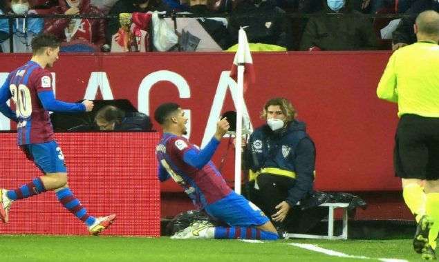 Araujo grabs a point for Barca at 10-man Sevilla