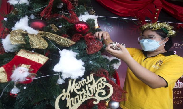 World set to ring in another pandemic Christmas